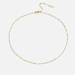 Sabina – Collar dorado delicado con mini-perlas.