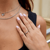 Miriam K. – Anillo de plata con delicada grabado.