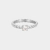 Miriam K. – Anillo de plata con delicada grabado.