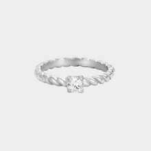 Miriam K. – Anillo de plata con delicada grabado.