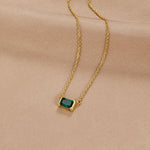 Loretta – Collar con piedra de esmeralda.