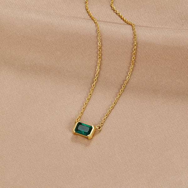 Loretta – Collar con piedra de esmeralda.
