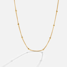 Jitka – Delicate gold link chain.