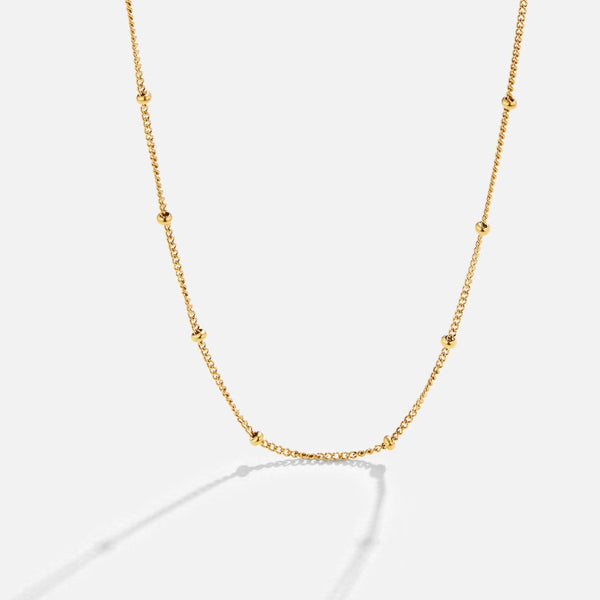 Jitka – Delicate gold link chain.