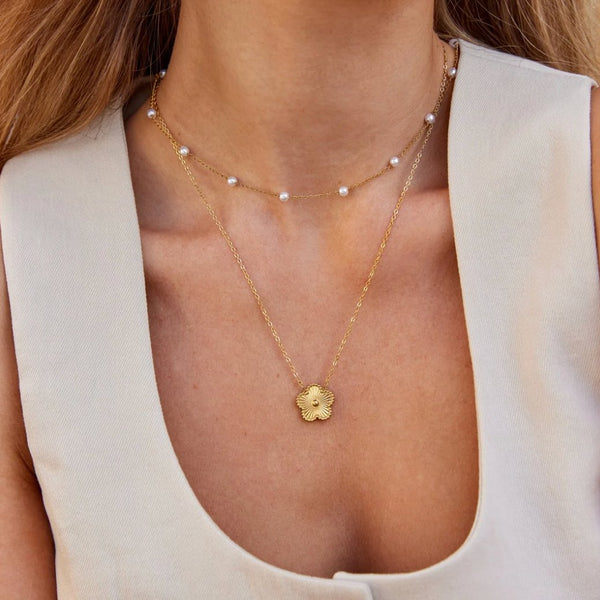 Miriam – Gold necklace with harmonious length.