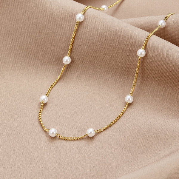 Miriam – Gold necklace with harmonious length.