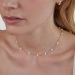 Miriam – Collar dorado con longitud armónica.