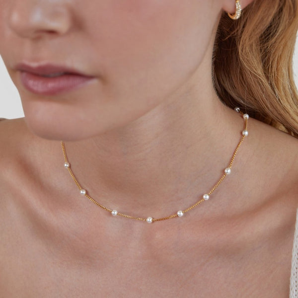 Miriam – Gold necklace with harmonious length.