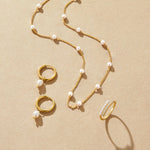 Miriam – Gold necklace with harmonious length.