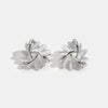 Flora – Pendientes de plata en forma de flor.