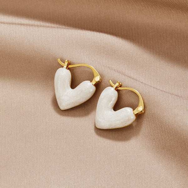 Klára-Luisa – Gold earrings with small crystals.