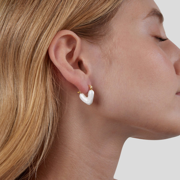 Klára-Luisa – Gold earrings with small crystals.