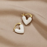 Klára-Luisa – Gold earrings with small crystals.