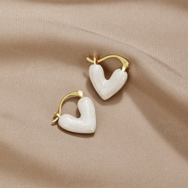Klára-Luisa – Gold earrings with small crystals.