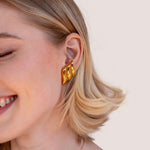 Leonora – Pendientes de oro con estructura ondulada