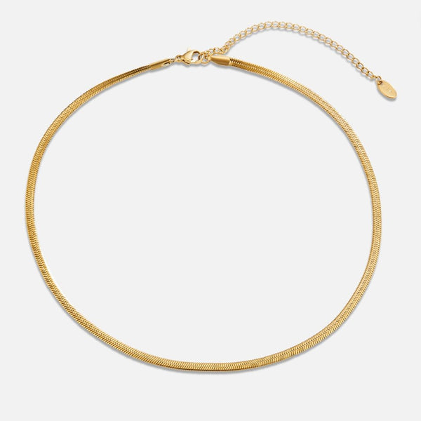 Luzie – Collar de serpiente dorado con un suave brillo.