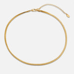 Elisa-Marie – Gently curved gold necklace.