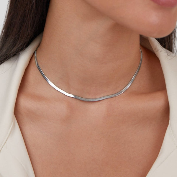 Katharina – Silver chain with a smooth movement.
