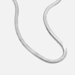 Katharina – Silver chain with a smooth movement.