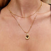 Leonie – Cadena con colgante redondo dorado.
