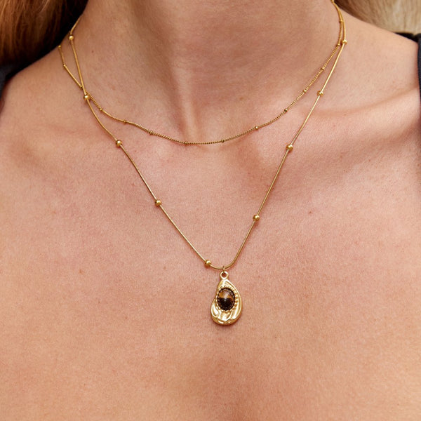 Leonie – Cadena con colgante redondo dorado.