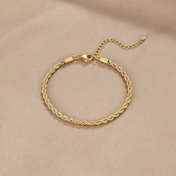 Isabela - Chic braided gold bracelet