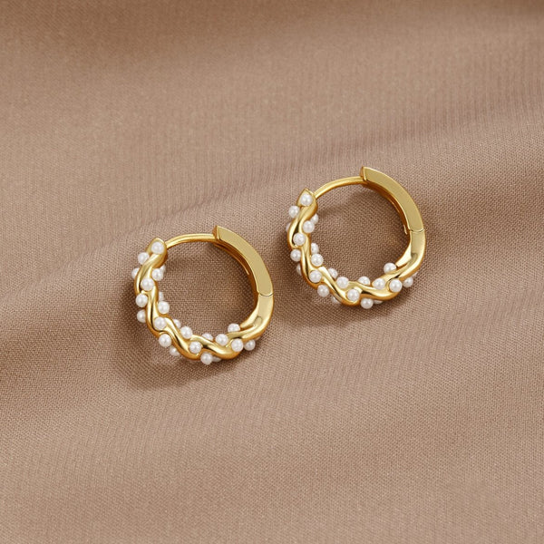 Viktorie-Lena – Pendientes dorados con una textura delicada.
