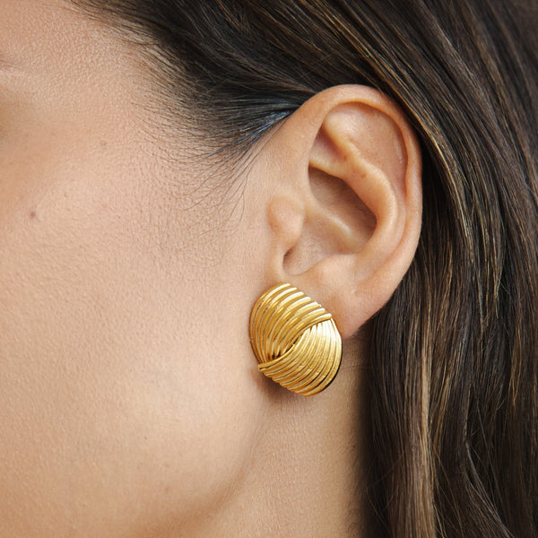 Beatrix – Pendientes de oro con estructura de abanico