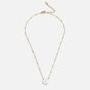Alena – Collar dorado con colgante de flor.